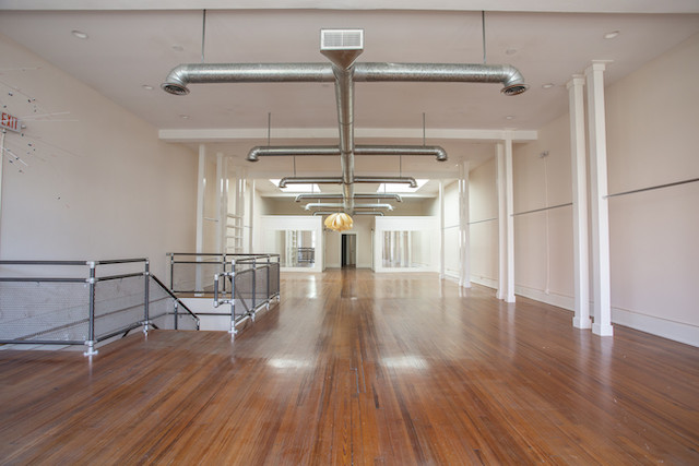 Retail Property For Lease in #Savannah! Second Floor Retail space on Broughton Street - Contract us today! qoo.ly/343ty5