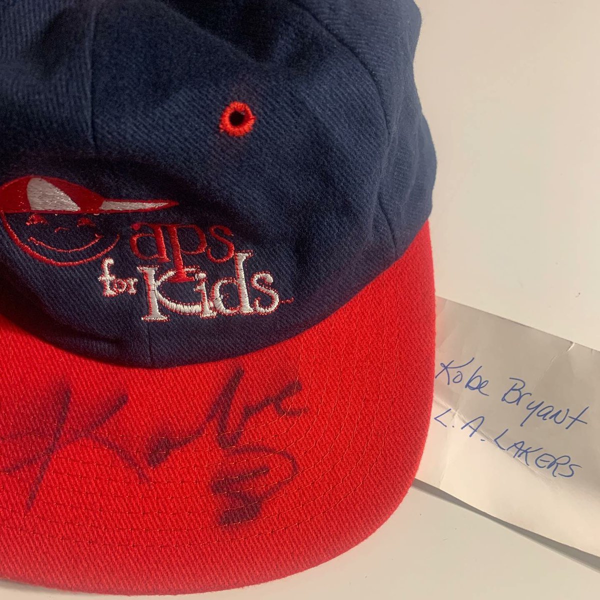 EddieConnorJr's tweet image. 😢💔Just found the hat that #KobeBryant signed for me, when I had cancer...through @CapsForKids.