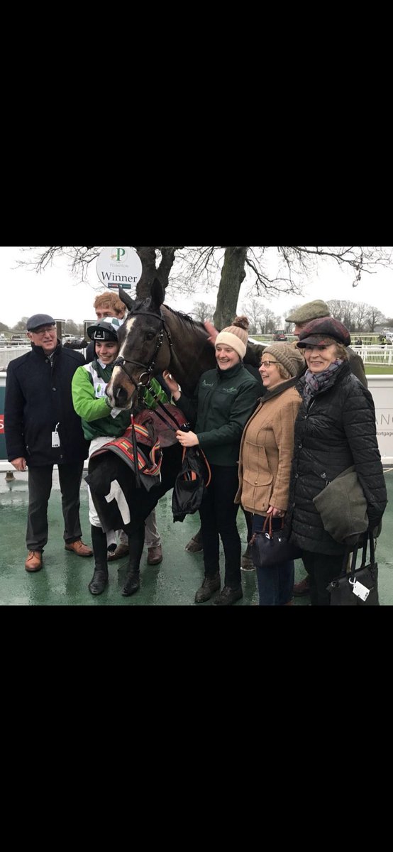An extremely wet day today in conditions that Ask The Weather Man loves, bringing him out to win under a fantastic ride from <a href="/BenJone04644251/">Ben Jones</a> . Well done to Emma Rowe who rides him out everyday at home 🥇🐎🥇