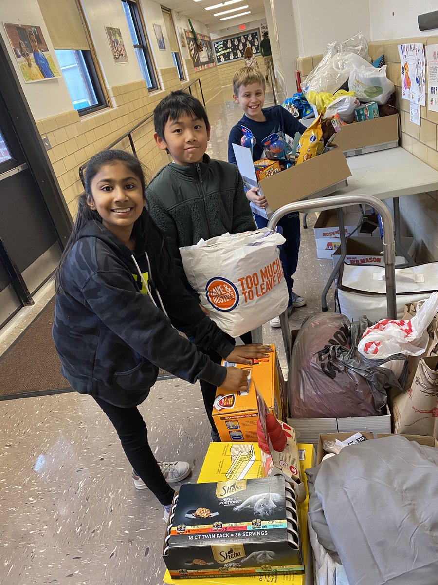 CourtFerraro19's tweet photo. BH community gives back!! A successful fundraiser for Mt. Pleasant Animal Shelter!! Student Council rocks!! #itsgottabeBHE #studentcouncil https://t.co/xMKjuXwxds