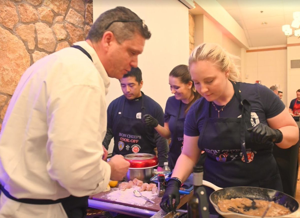 LincolnwoodPD's tweet photo. Winner, winner chicken dinner from our #IronChief event! We now have bragging rights over the fire department! #LincolnwoodPolice #WeCanCookToo #ChickenDinner https://t.co/itVsTLVx6f