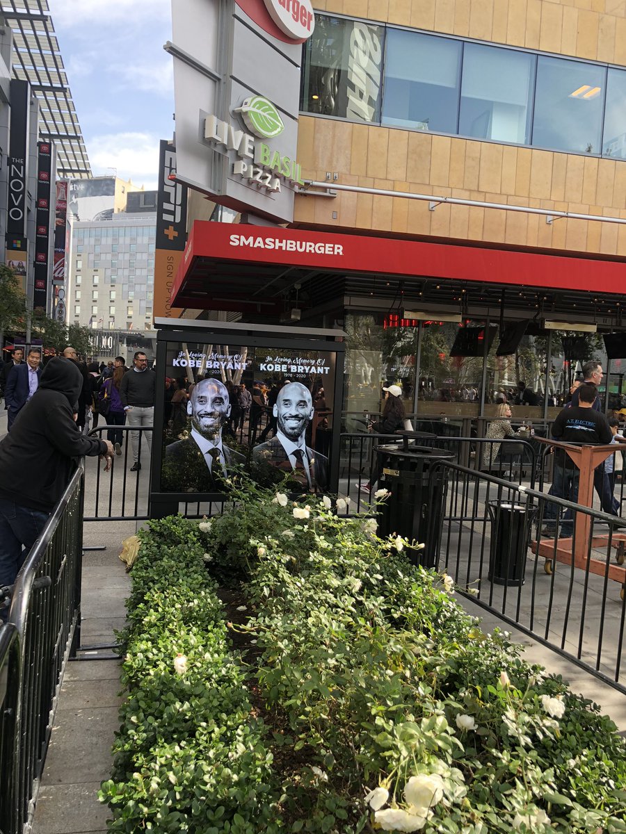 classictalldark's tweet photo. So I stopped by @STAPLESCenter because I woke up today in a haze, glad I did @kobebryant got mad love out here by all types of humans all ages it was cool to see it #MakeAnImpact #MambaMonday #MambaForever #LakeShow https://t.co/3hHZ6NjPdN