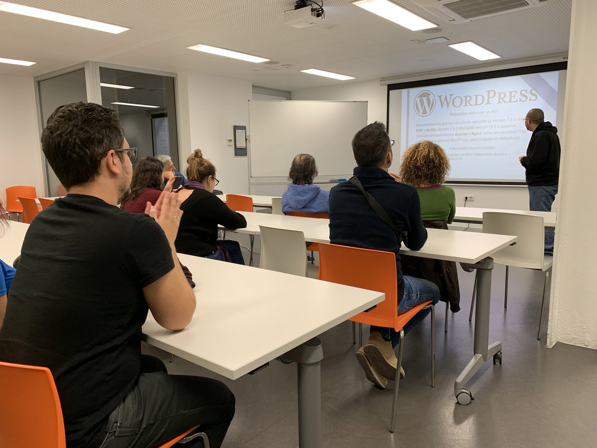 monchomad's tweet photo. Ya ha comenzado la charla de Fabián sobre entornos de desarrollo WordPress de @WPLasPalmasGC Gracias a los patrocinadores @SiteGround_ES @NemeSys20 @tinkers_es y la @SPEGC por hacerlo posible. https://t.co/NMFZCZsLw9