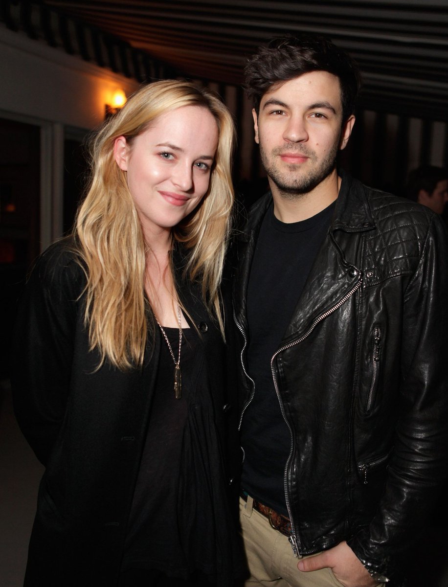 VSGeminixx's tweet image. Hmm... 🤔 #DakotaJohnson #MattHitt #JordsnMasterson