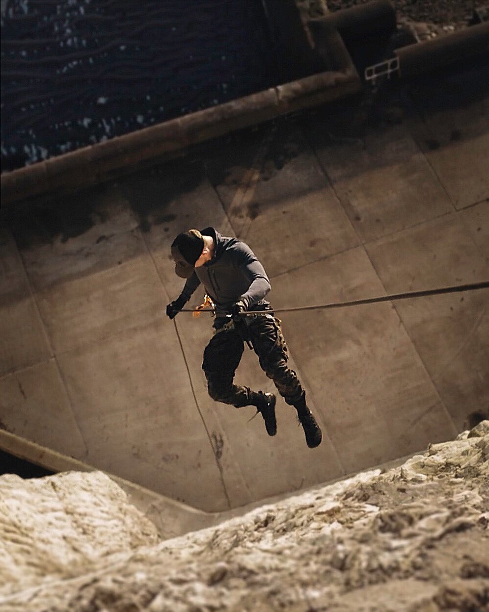 aslan_steel's tweet image. Been drilling rope work a lot recently, bombing it down cliffs and training new skills. Putting all this to proper use real soon... 📸 snapped by @LynnLjung #ropeman #ropeaccess #cameraop