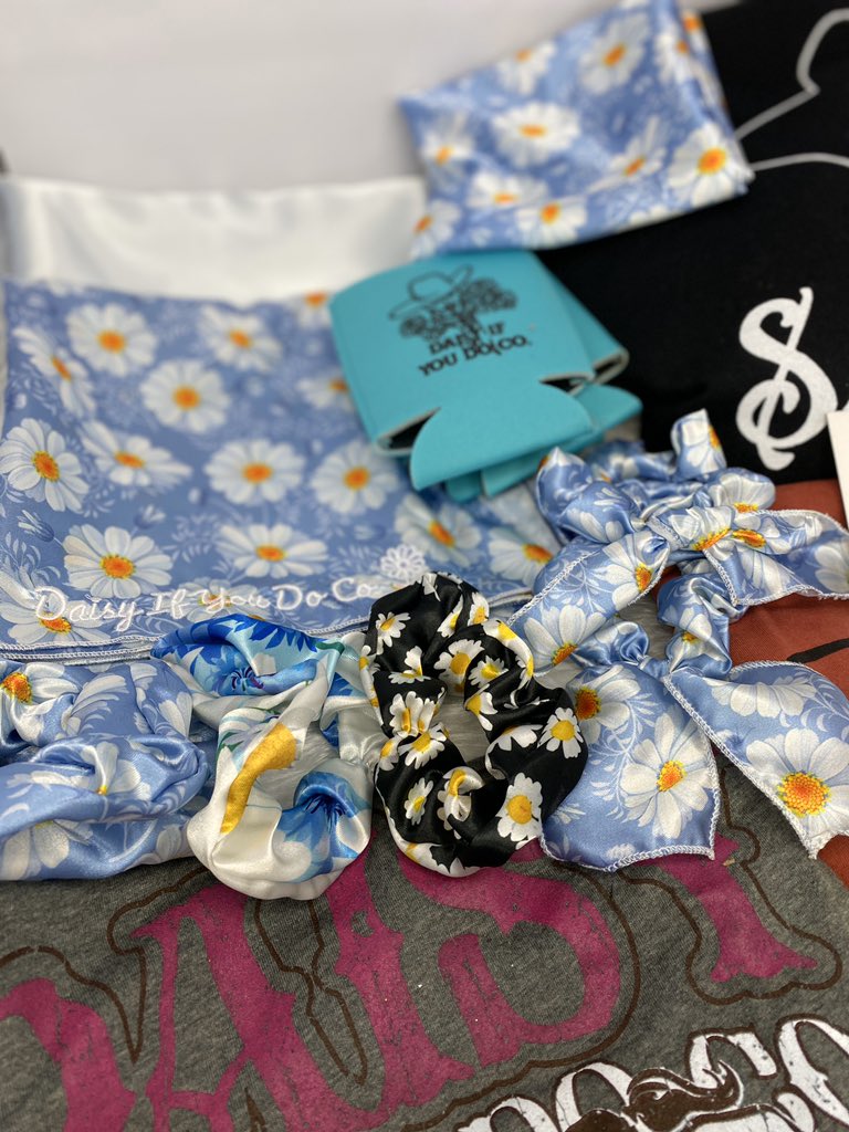 DaisyIfYouDoCo1's tweet photo. 🤩GIVEAWAY🤩

@DaisyIfYouDoCo1 turns one on Saturday, so we are giving away $441 worth of product for free!

How to enter
1) Like &amp; retweet this post
2) Follow all of our socials- Facebook, Instagram, and Twitter
3) Tag 3 friends

Winner will be announced 02/01/2020 @ 7:00 PM CST https://t.co/08AhTGGddK
