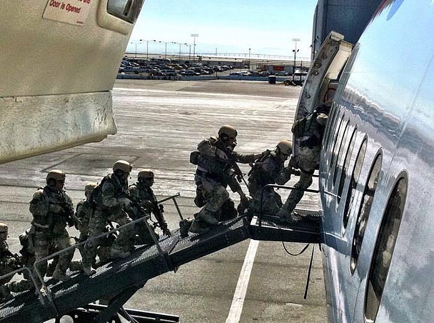 Patriot3Inc's tweet photo. Patriot3’s Elevated Tactics Systems have been in operation for 20 years with the very 1st MARS still in use today

The ETS have been used for:
Multi-Floor Building Entry
Aircraft Assault
Docked Ship Assault
#HostageRescue
#DynamicEntry
Sniper Observation
Bus/Rail Assault

#swat https://t.co/5jjiukt3yY