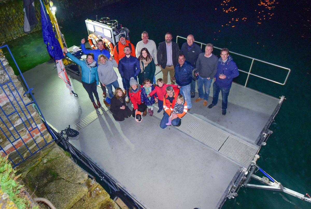 WorkFloat's tweet image. Thank you to the 50 odd people who came down to see WorkFloat on Friday night. A lovely relaxed evening with friends, family, funders, investors and people that helped build her. 🙏

 workfloat.co.uk/demo/

#WorkFloat #commercialmarine #pontoon #falmouth #workboat #seawork