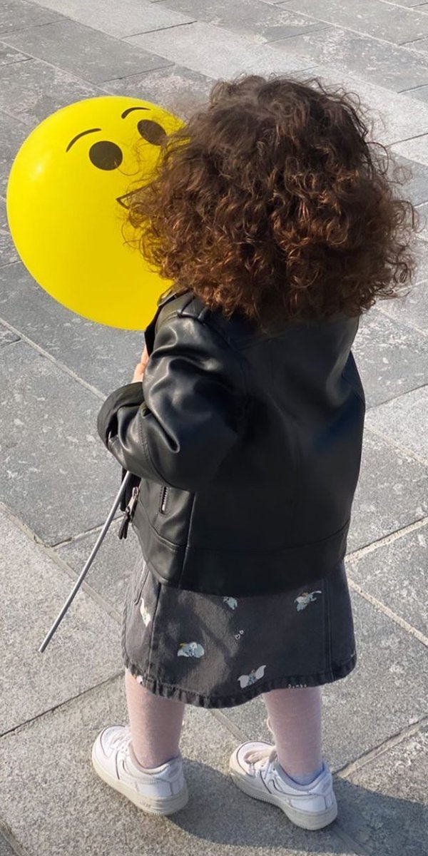 EsarMansour's tweet photo. 🖤🖤🌚🌚❤❤👼👼👑👑 https://t.co/AXOdmpHPTE