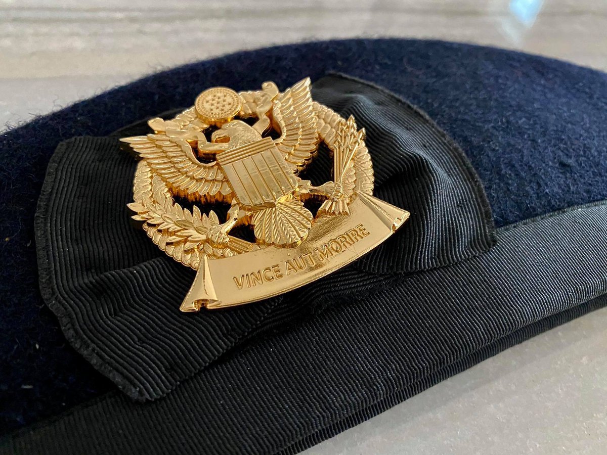 spirit_pipe's tweet photo. Glengarry caps and cap badges in hand — #ConquerOrDie https://t.co/iodE2ZU8c8