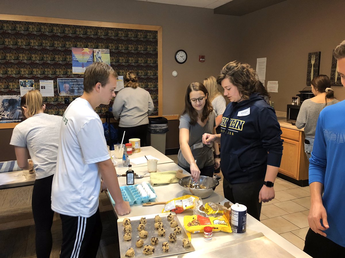 LaunchFranklin's tweet photo. #FCPivot sessions on learning how to play poker and another on baking cookies! Both pretty fun skills to have. Thanks Professors Gash and Heikens for these creative workshops. https://t.co/PclvGVRxVQ