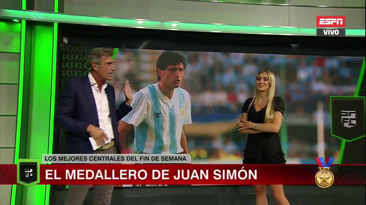 ESPNFutbolClub's tweet photo. ¿Quién será el destacado del fin de semana? 'El medallero de Juan Simón' a través de la pantalla de ESPN. ¡Sumate! Seguinos escribiendo con el HT #MalosComienzos. https://t.co/cfBUPo93IW