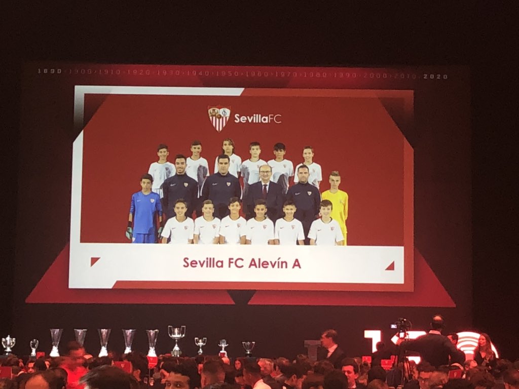 Juaespfue96's tweet photo. #WeAreSevillaFC #130años @SevillaFC 🔴⚪️ https://t.co/JtXTjCvSrF