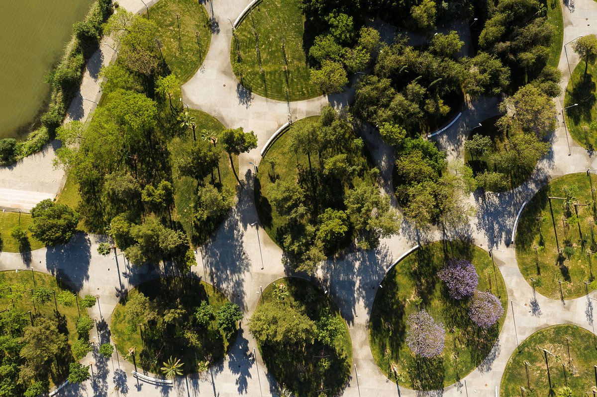 Reducir lo construido en favor de lo natural. Parque de Magallanes por Guillermo Vázquez Consuegra 
metalocus.es/es/noticias/re…
Reducing the built in favor of the natural. Magallanes Park by Guillermo Vázquez Consuegra 
metalocus.es/en/news/reduci…
<a href="/fernando_alda/">Fernando Alda</a>