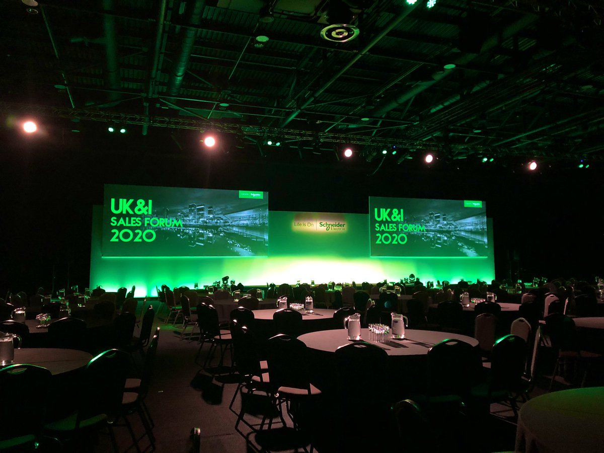 MCCC_SarahC's tweet photo. Forget blue Monday’s, it’s green Monday @mcr_central with @SchneiderUK in tenancy! A great example of how great branding can transform the venue! #bluemonday #conference #sales #events #manchester https://t.co/2twoc2HLAh