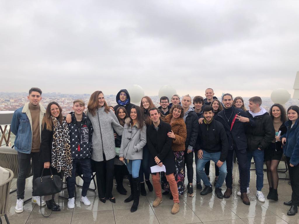gema_delcerro's tweet photo. Máster class #eventprofs alumnos @CiclosUE Alojamientos Turísticos  @UEuropea Cortesía @RiuHoteles #RiuPlazaEspaña
Muchas gracias a todo el equipo por participar en formación de futuros profesionales #MICE https://t.co/nwUdbwbQf1
