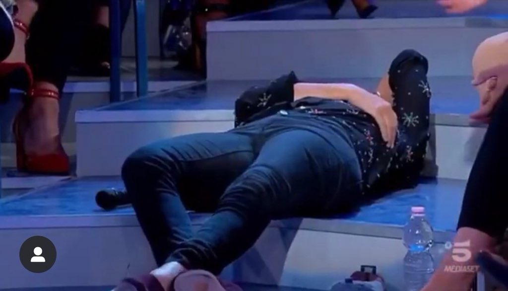 LA MARINI CHE ARRIVA IN CASA CON TROLLEY E PROSCIUTTO ✈️✈️✈️✈️✈️ #GFVIP