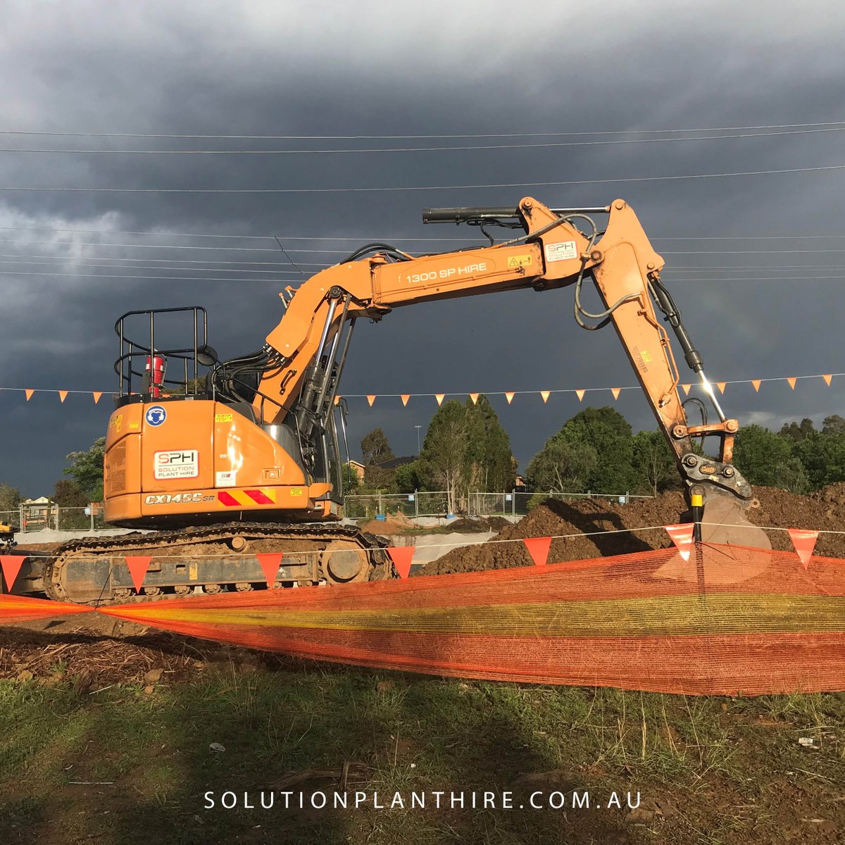 solutionplant's tweet photo. Digging in before the rain! #Solutionplanthire https://t.co/G1iE1KI3dt