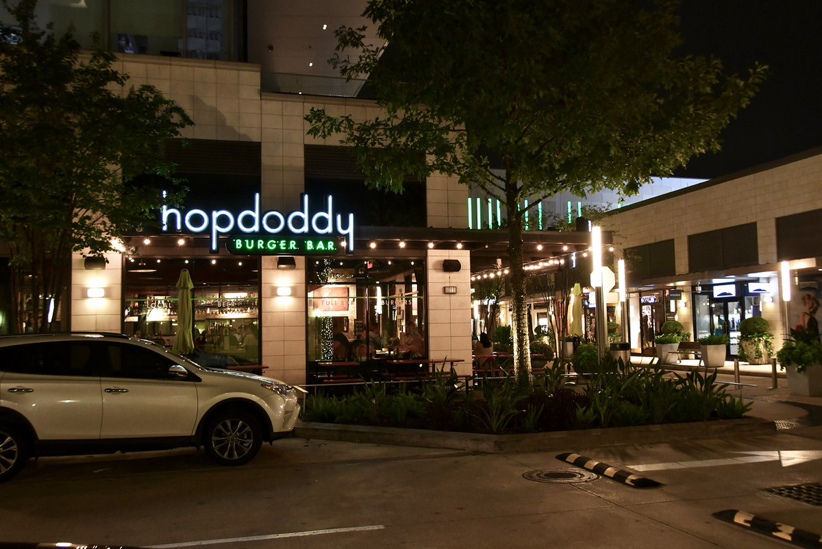 Eat at HopDoddy once and never have that “where should we get dinner” fight ever again. #houstonburgers @hopdoddy