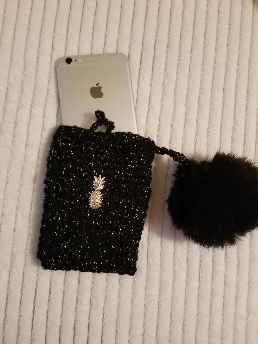 DerrickJeter10's tweet photo. Made this cell phone case for my coworker
#crochet #iphone #baby #etsy #ilovethisyarn #apple #instagood #january #black #yarn #motivation  #craft  #2020 #pinterest #handmade  #entrepreneur #creative #menwhocrochet #dream #inspiration #hustle #anotherone  #supporthandmade #diy https://t.co/W26zNT9LpH