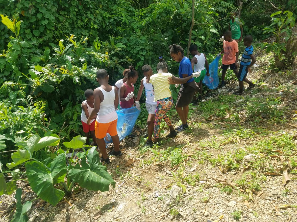 mohnerha's tweet photo. National Dengue Clean Up in Schools on January 24, 2020: Sea Side Primary School in Portland.
@themohwgovjm @christufton #denguecleanup @mmalmf https://t.co/syiNwiUhx3