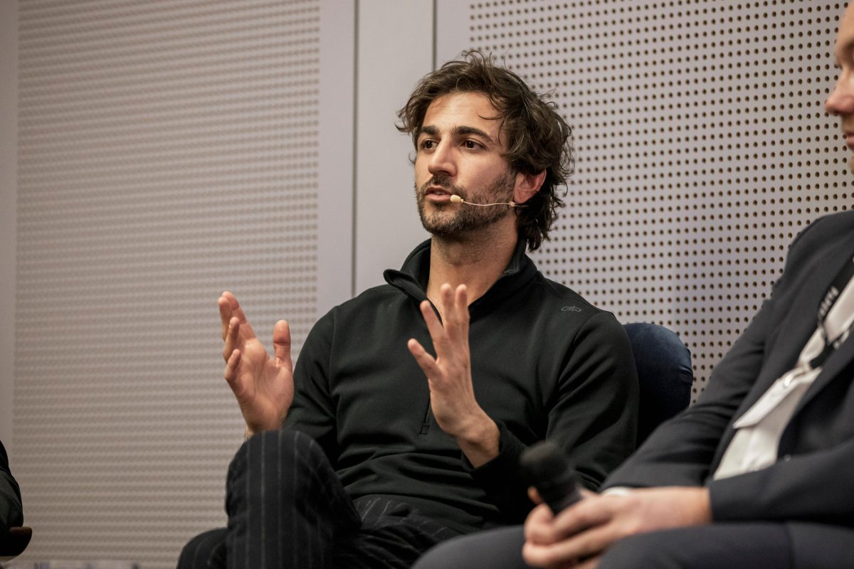Thegarage_paris's tweet photo. Cyril Paglino, co-fondateur de @Thegarage_paris était l'invité du Club Talk "#Blockchain : La confiance programmable". Merci à @MaisonModerne @Paperjam_Club et aux 150 membres présents. https://t.co/HcANgoGrVh