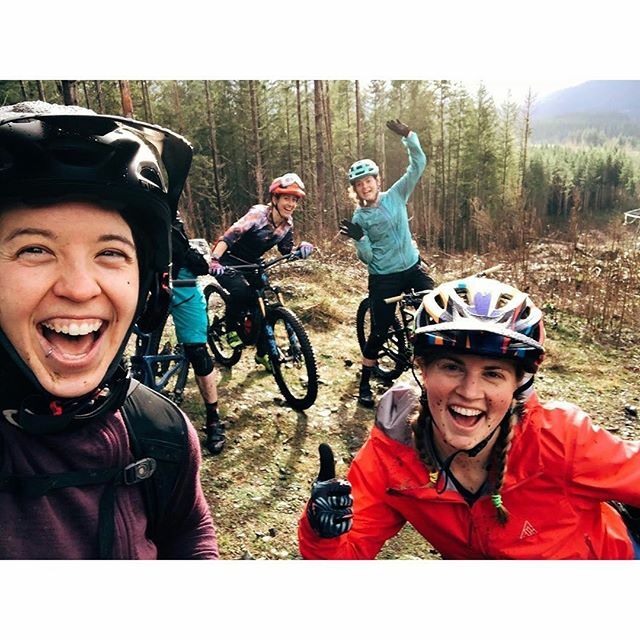 jessica_cutler's tweet photo. Sunshine and lady shreds 😻! 📸: @_malnow #keepitinthegreenzone #gethighstaylight #sjlmtbcs #shredeveryday #tokul https://t.co/OOJMHfL5V4 https://t.co/BL2mfZXQJn