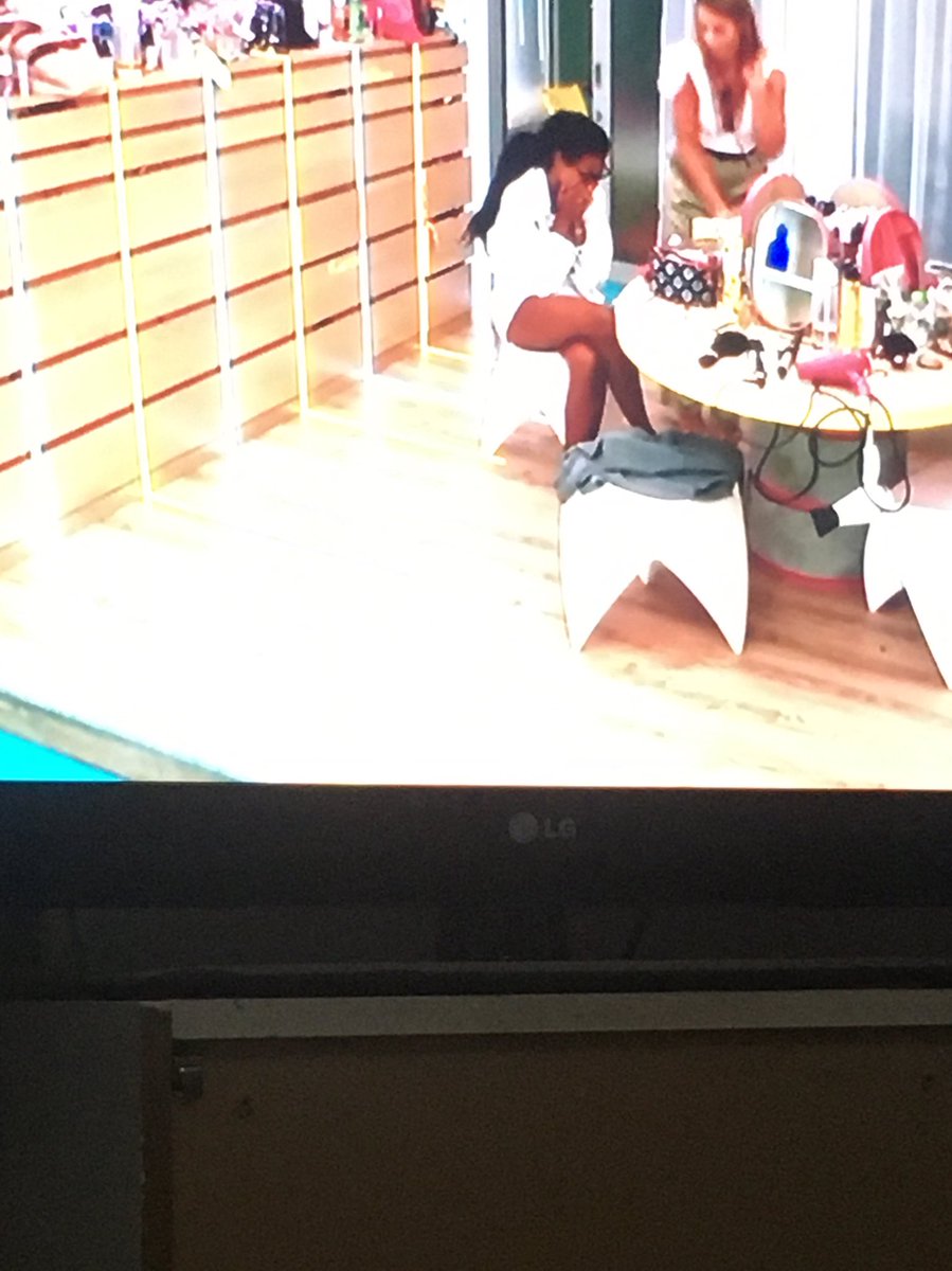 AddieAndersonx's tweet photo. Sophie fake crying, sitting on Connor’s teeth he left behind #loveisland https://t.co/SpBmH8AgNz