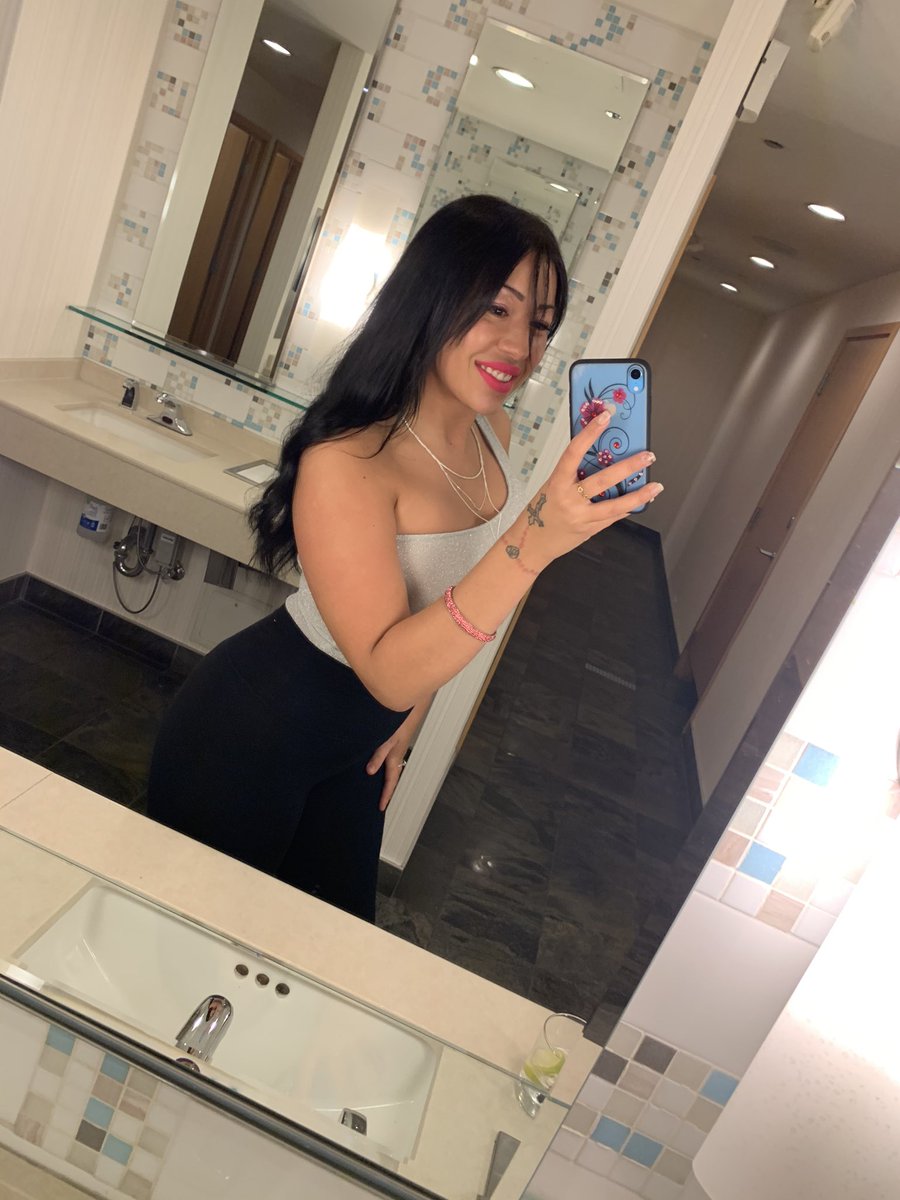 cristinaisloca's tweet photo. #canucks #canucksautismnetwork #charityevent #babych #fundraising #vancouver #BritishColumbia 💕 https://t.co/1YbCvacLmm