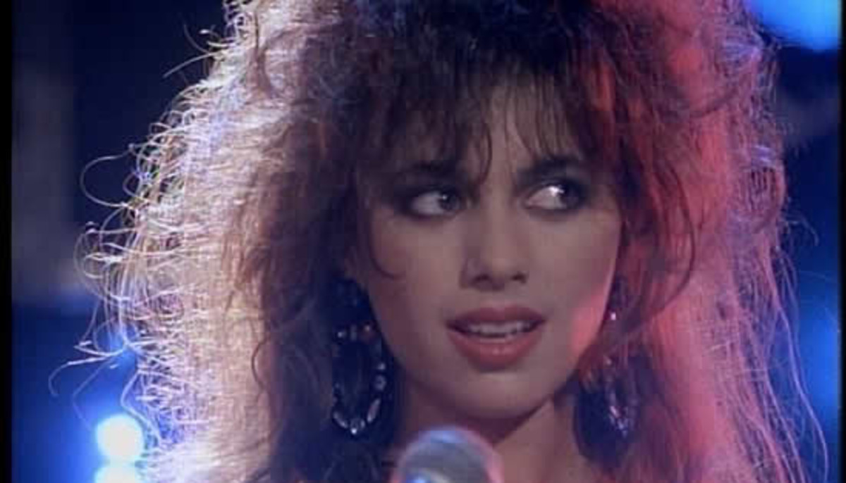 Happy Birthday to Susanna Hoffs! 