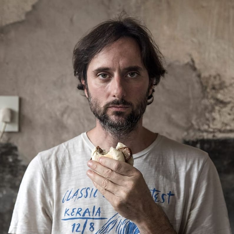 MITsaopaulo's tweet photo. Depois de passar pelo FIBA e pelo Santiago a Mil no início deste ano, o argentino Lisandro Rodríguez desembarca na MITsp 2020 para realizar uma residência artística #MITsp #MITsp2020 #AçõesPedagógicas #teatro #dança #performance #Argentina 📷 Nora Lezano https://t.co/U9Fzz6Jtvv