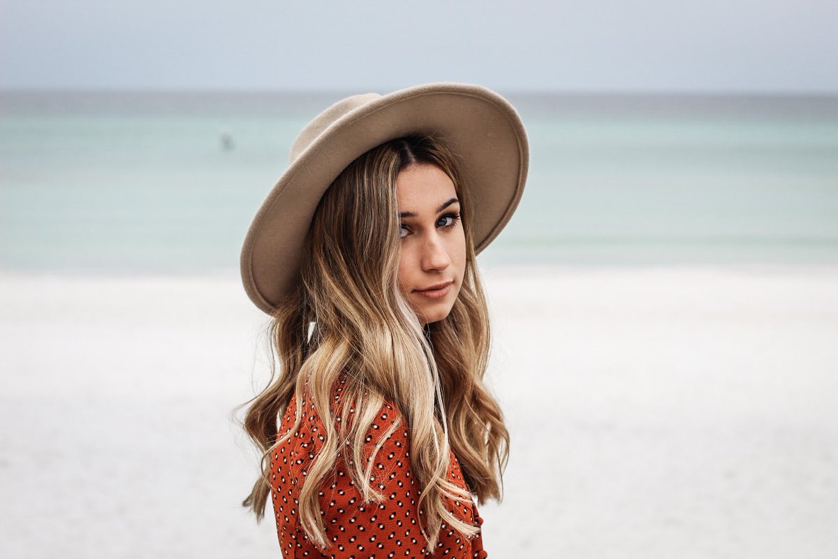 DeniseCarterPCB's tweet image. Just a few of Kierstyn’s senior pictures! I am one blessed Mama! She’s going to thrive in Colorado!🤍 #almost18