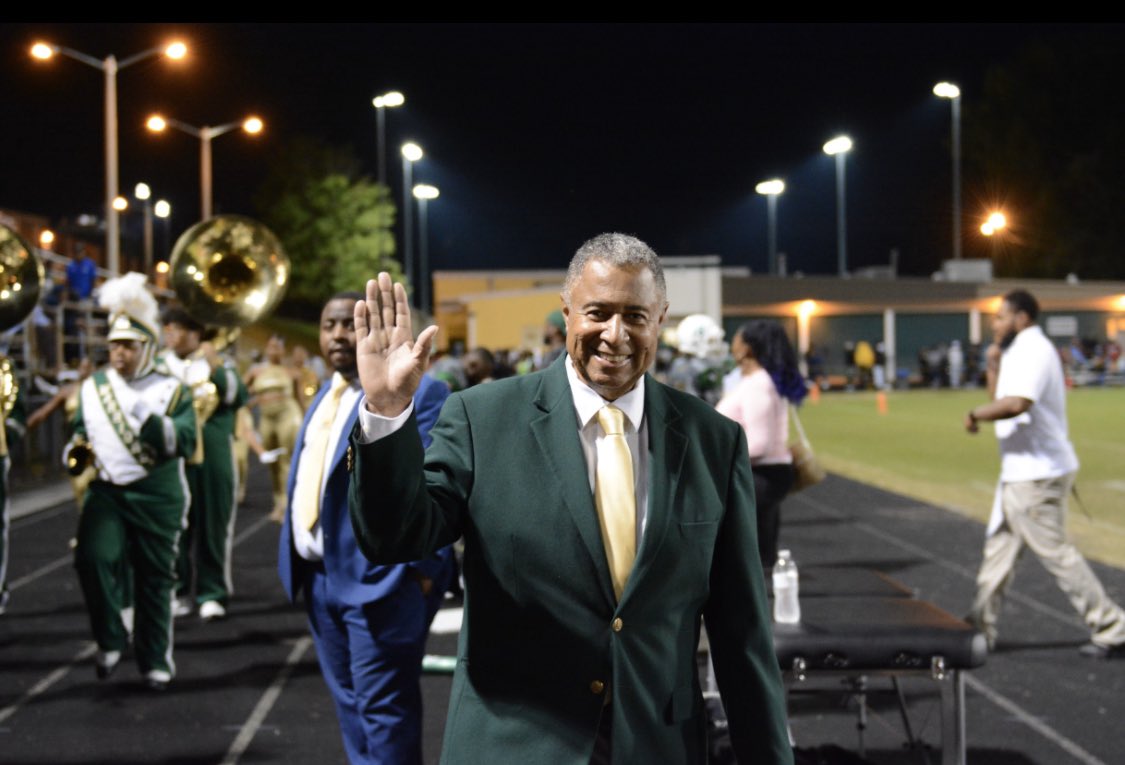 hhs_prncpl's tweet photo. This morning our beloved band director Hosea Brower joined the great orchestra in the sky. Our thoughts and prayers are with his family and all of #warriornation during this difficult time. @HenricoHighSch https://t.co/QnukMZLfTp