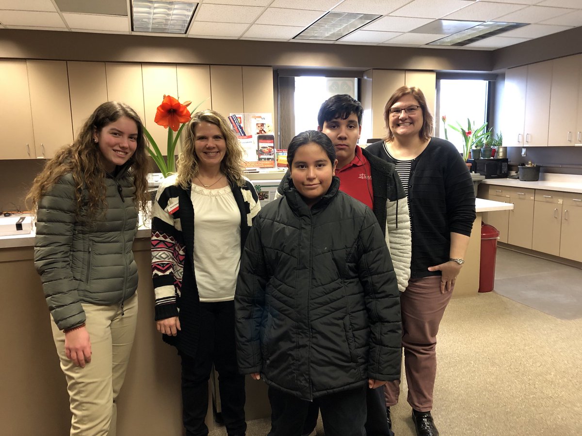 GayleStrom1's tweet photo. This afternoon we had a chance to deliver goodies to many St. Mary’s School supporters in celebration of Catholic Schools Week!  #CSW2020 #experiencethedifference #thepantherway https://t.co/yVCaQlsYTj