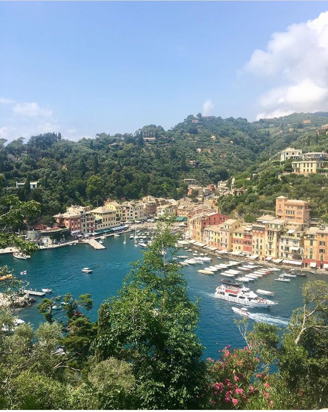 SV_runner's tweet photo. Focaccia al pesto con vista! 😎⛵️🇮🇹
#riccanza #focaccia #pesto #faro #liguria #italia #estate #holiday #yatch #sunnyday https://t.co/eToSxdmlLh