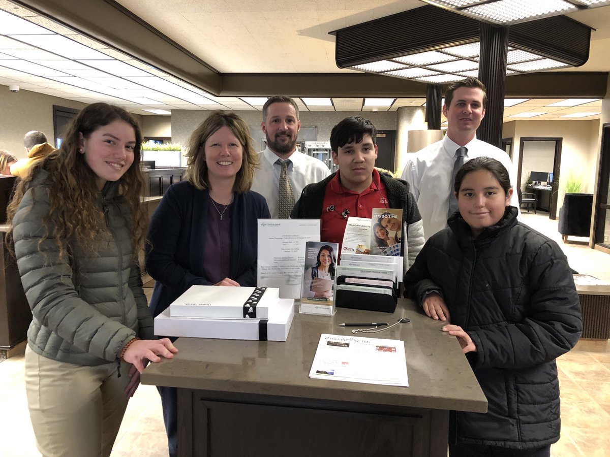GayleStrom1's tweet photo. This afternoon we had a chance to deliver goodies to many St. Mary’s School supporters in celebration of Catholic Schools Week!  #CSW2020 #experiencethedifference #thepantherway https://t.co/yVCaQlsYTj