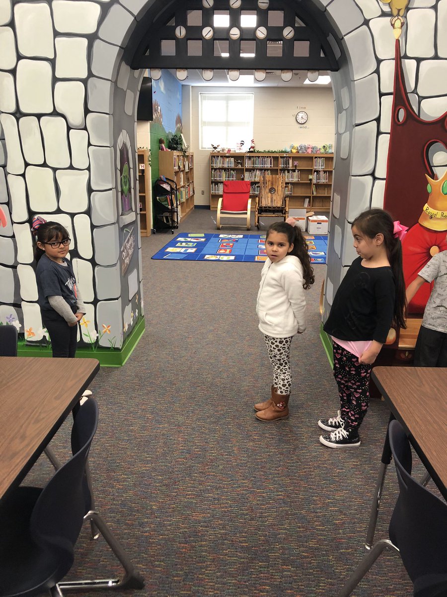 Fields_Library's tweet photo. Today I had the honor of having one of my Kinder cuties be Librarian for the Day. Miss R bid to be me during our Fall Fest auction and won but honestly I was the lucky one. @NISDFields @NISDLib #FieldsLegends #futurelibrarian https://t.co/4b6TsMJe0h