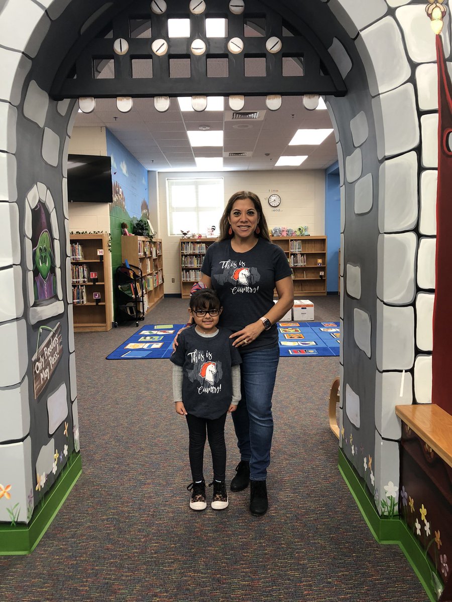 Fields_Library's tweet photo. Today I had the honor of having one of my Kinder cuties be Librarian for the Day. Miss R bid to be me during our Fall Fest auction and won but honestly I was the lucky one. @NISDFields @NISDLib #FieldsLegends #futurelibrarian https://t.co/4b6TsMJe0h