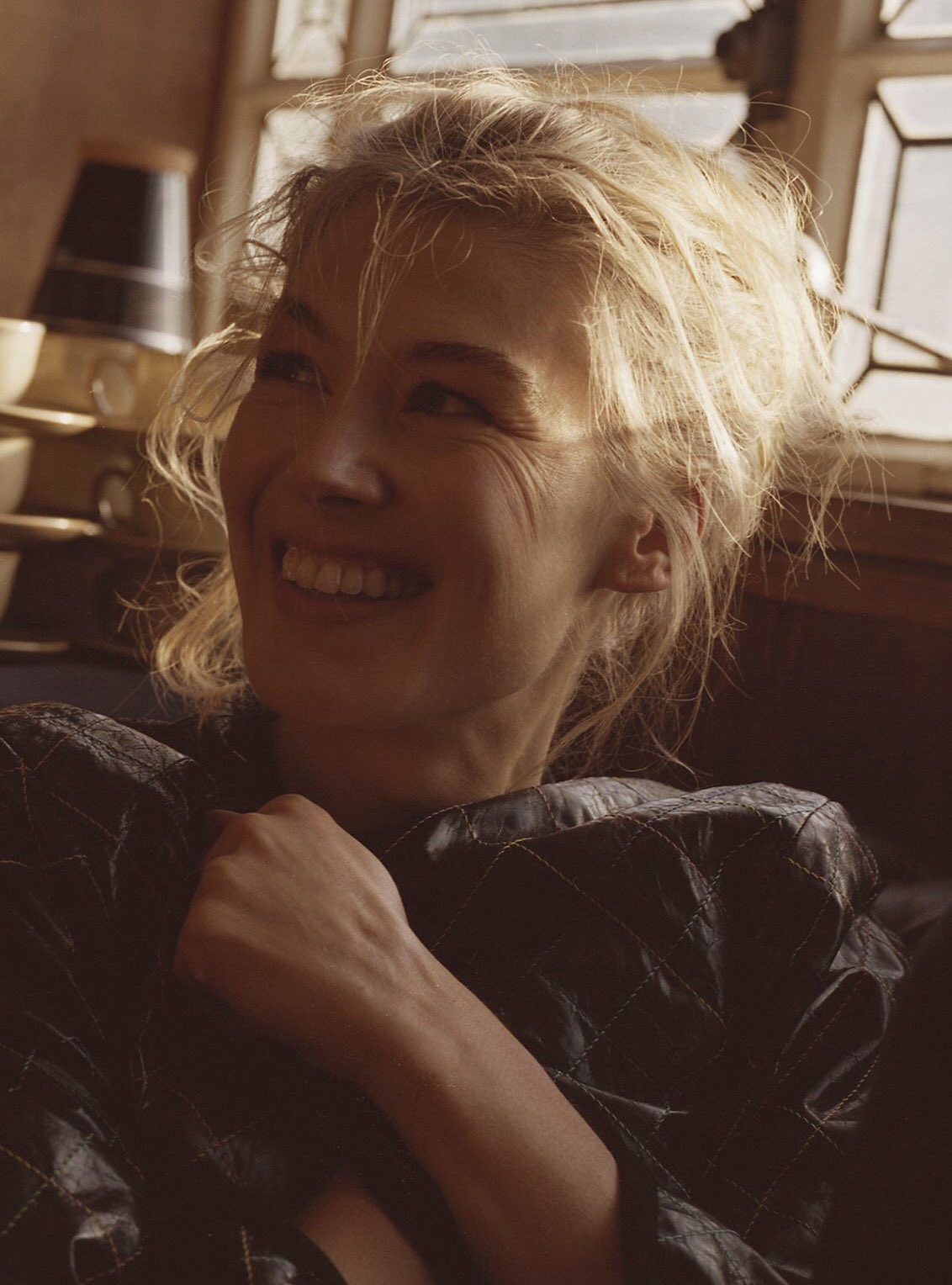 Happy birthday to this angel rosamund pike 