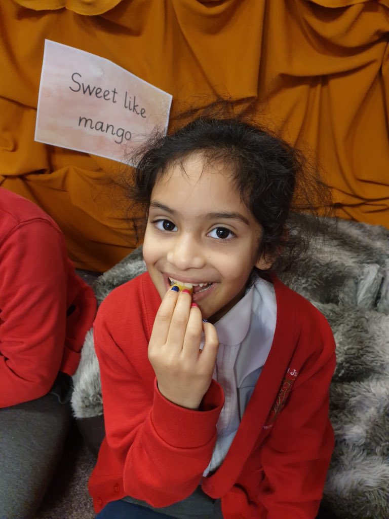 During English today the children immersed themselves in the environment, crawling through the peach and even tasting real peaches to collect language to describe 🍑#NovelStudy #JamesAndTheGiantPeach