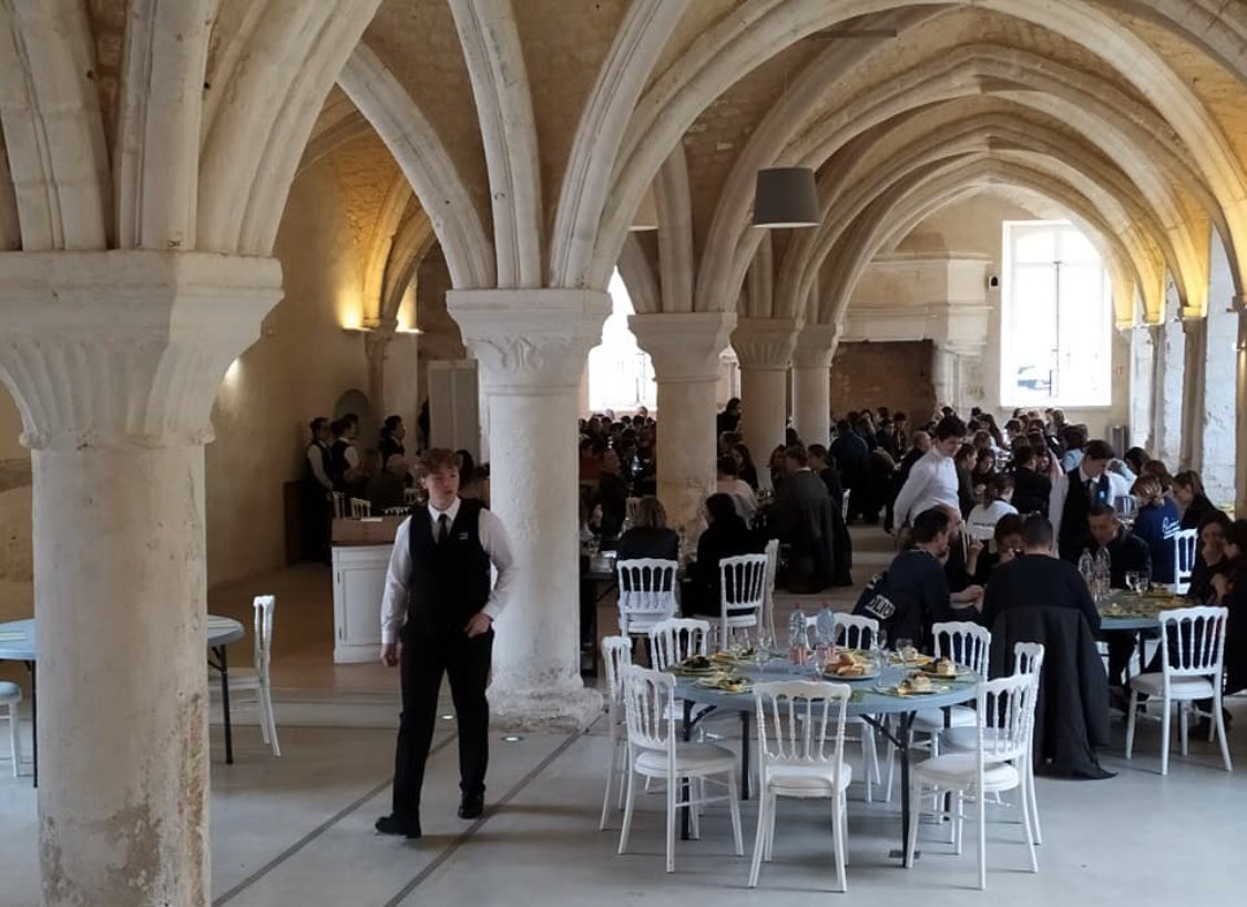 Les 2STHR avec N.Peltier, 2 élèves de TCAP avec M.Gerhardt, et 2 élèves de mention Coiffure ont participé aux forum des métiers de Caux Seine Développement à L'abbaye du Valasse, à Gruchet.  
Merci à eux !
#forum #metiers #cauxseine #abbaye #valasse #gruchet