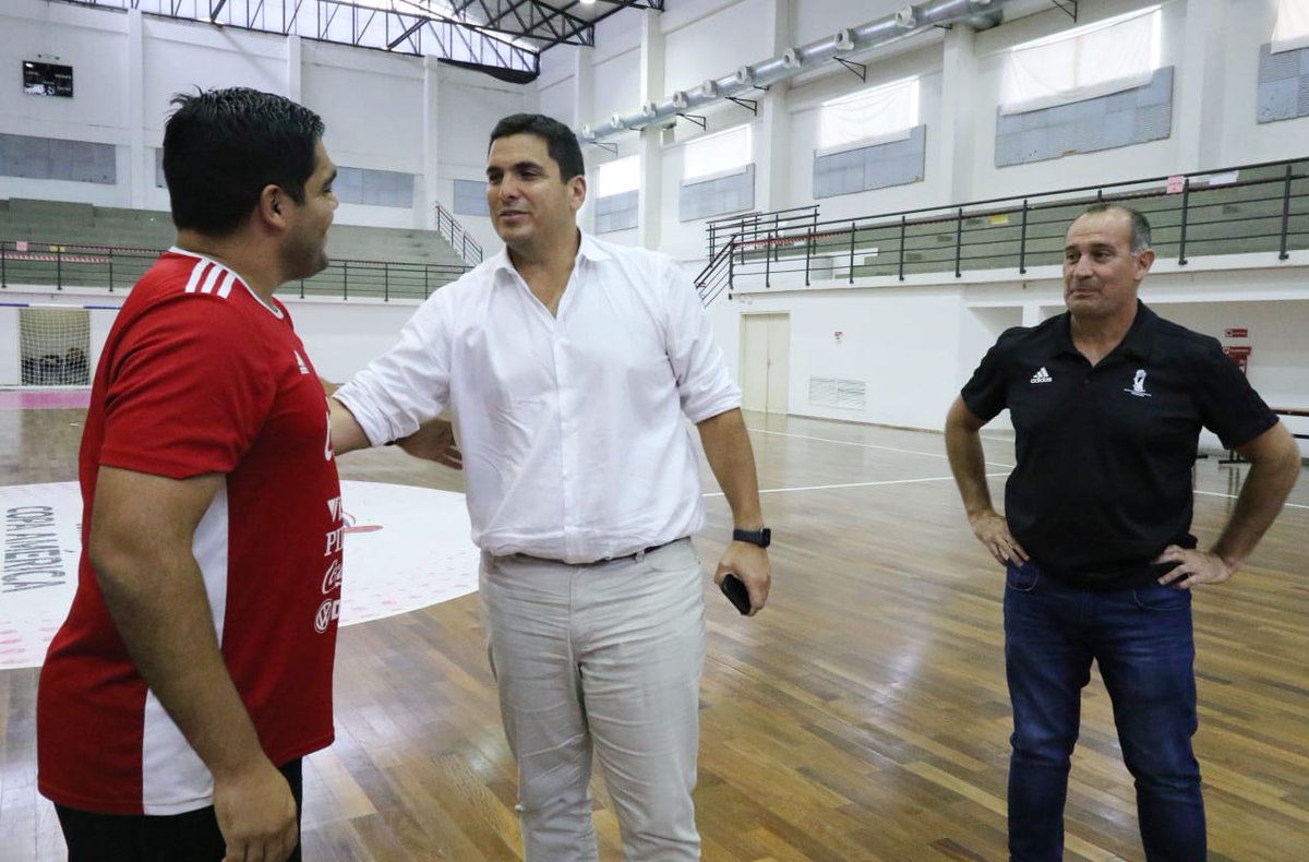#AlbirrojaFutsalFIFA | El presidente de la <a href="/APFOficial/">APF</a>, <a href="/RHarrisonP/">Robert Harrison P.</a>, visitó al plantel que partirá rumbo a las Eliminatorias Sudamericanas para el Mundial de Lituania 2020, que se disputará en Carlos Barbosa, Brasil del 1 al 9 de febrero próximo.

#FutsalAPF