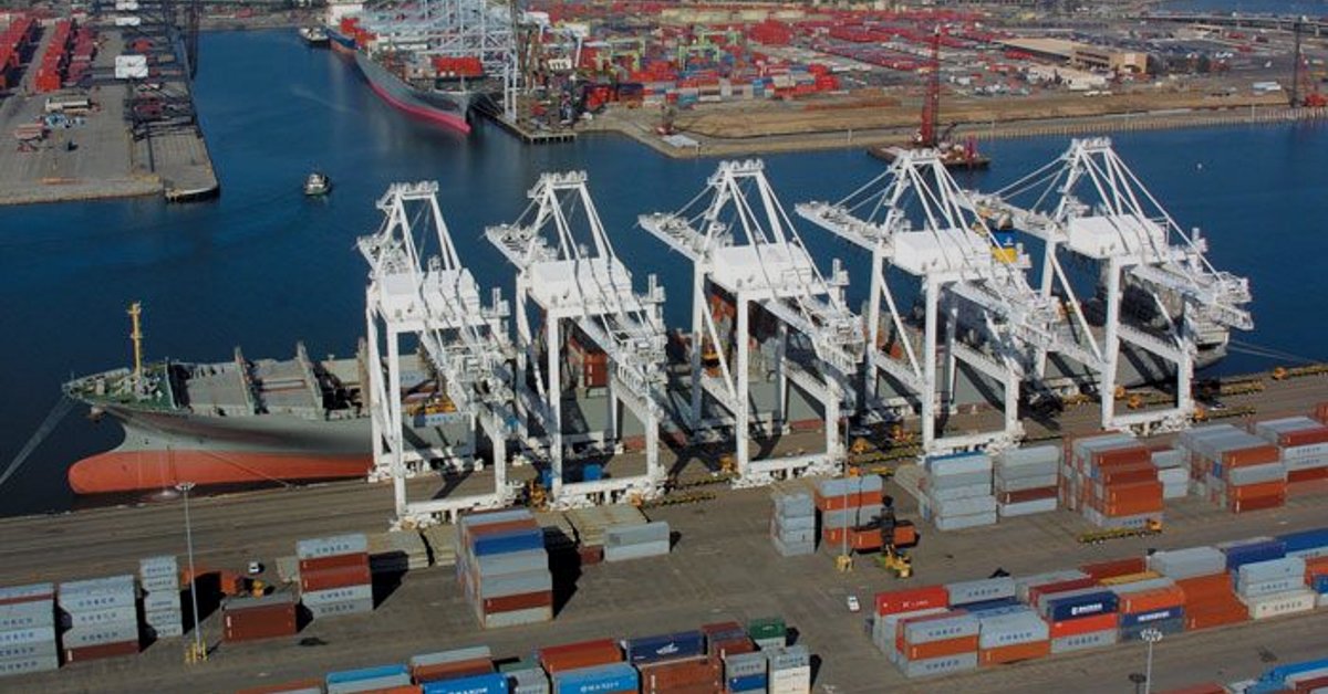 PacificTycoon's tweet photo. Despite the downturn, 2019 was the Port of Long Beach’s second-busiest year on record; moving 7,632,032 TEUs. Notably, exports rose 10.6 percent to 125,395 TEUs.

More information: https://t.co/91KDASOYTV.

#USA #shipping #update https://t.co/qrl67gDF0v