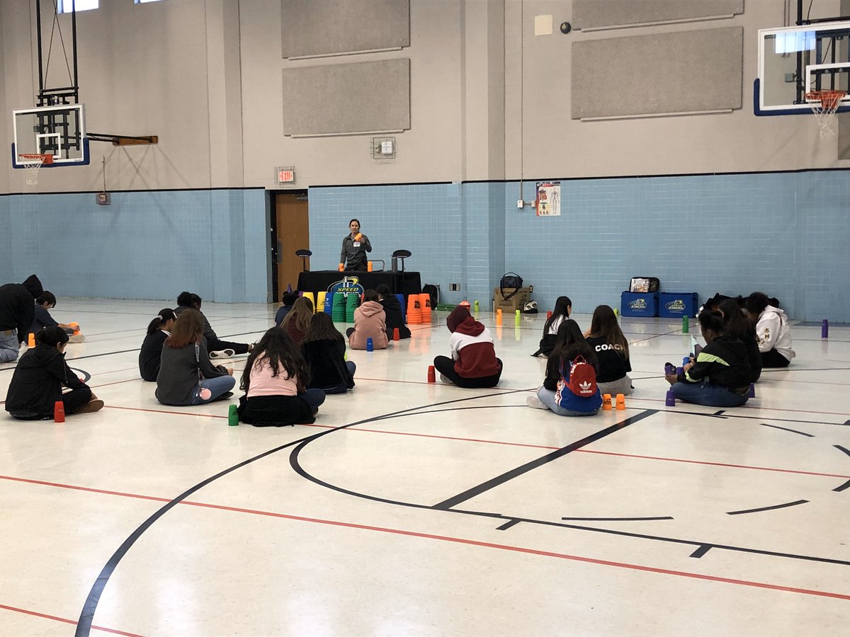 CoachMorgan79's tweet photo. Cup stacking at its finest! #risdmoves @Apollo_JH https://t.co/xhHQeDziDu
