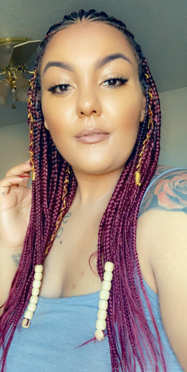 ashleigh_mote's tweet photo. Classy with a lilโ bit of hood in her ๐๐ #redhairdontcare #redbraids #braidstyles #fulanibraids #tribalbraids #knotlessboxbraids #makeupoftheday #marykaytimewise3dmattewearfoundation #marykayilluminatingdrops #marykaycocoacontour #burberryinspirednails #bnails #amarillotx https://t.co/KWx0Xpm0Dr