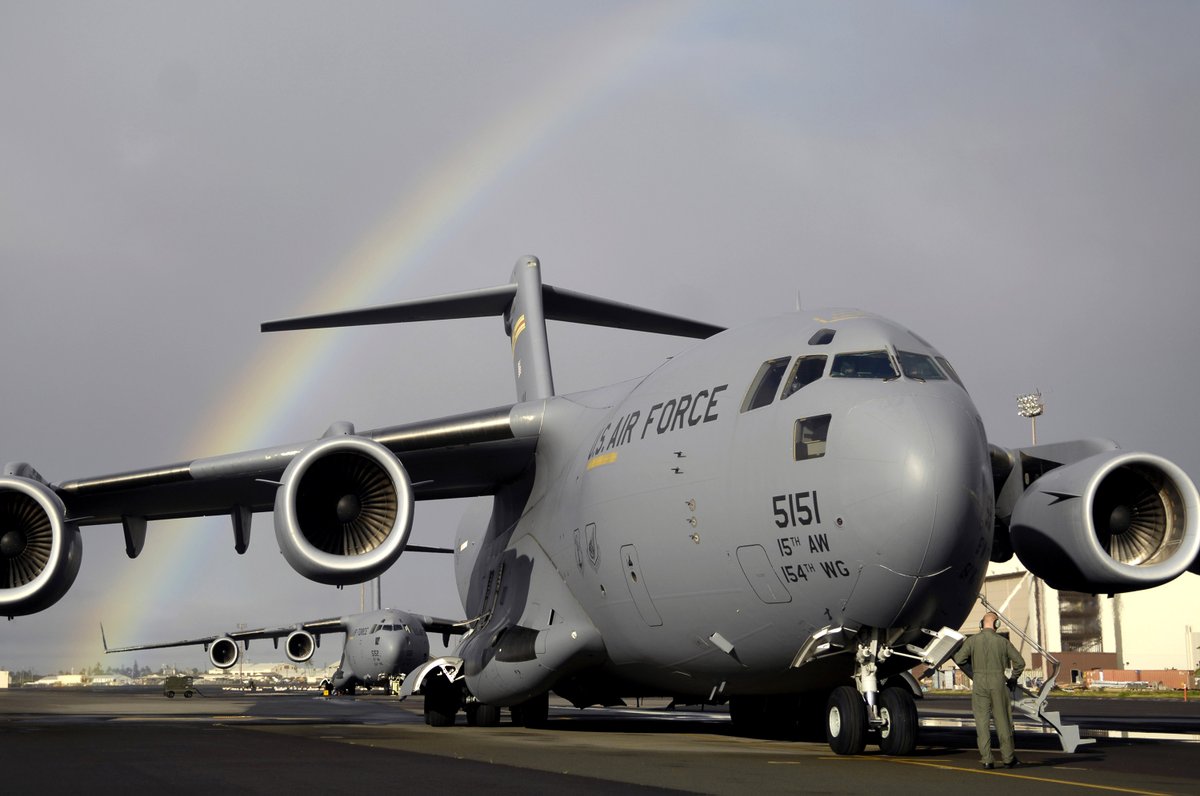 MilMonWorld's tweet photo. Five USAF C-17 Globemaster heavy lift aircraft also arrived at #PrestwickAirport during the early hours of this morning:
#RCH698 C-17 03-4137
#RCH655 C-17 10-0125
#RCH256 C-17 07-7188
#RCH796 C-17 07-7178
#RCH252 C-17 06-6154
#AvGeek #RadioGeek #MilMonWorld https://t.co/mB2uDIpUcq