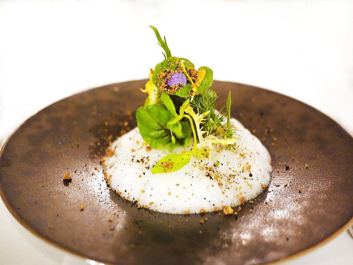 FineDiningExp's tweet image. I said 9mths ago that “Kei could be the first Japanese chef to get 🌟🌟🌟 in France!” Glad it did happen today‼️ 🎉 #RestaurantKei #paris  Full review 👉🏼 finediningexplorer.com/paris/kei.php 👈🏼 #MichelinGuide #MichelinStars #Keikobayashi #FineDining #XtremeFoodiesTV #hautecuisine