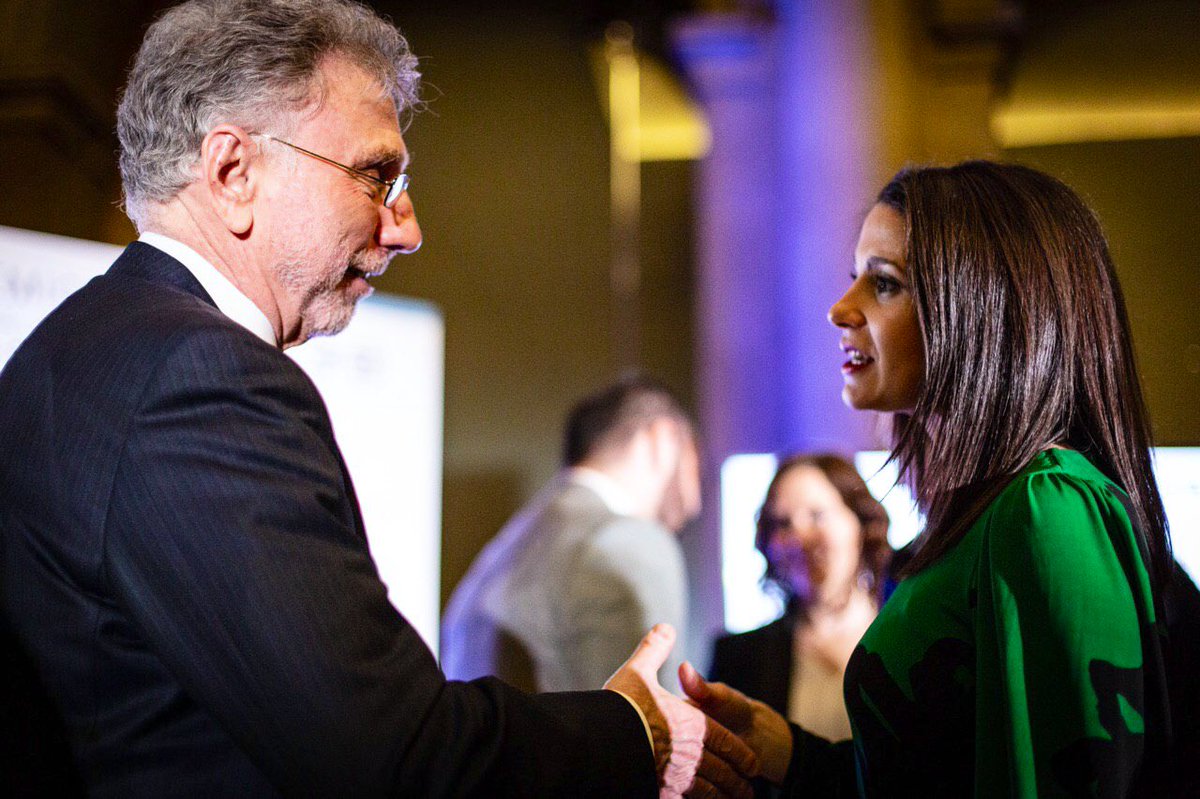 InesArrimadas's tweet photo. 📸 Ha sido un placer asistir a la entrega de los XVIII #PremiosELMUNDO. Mi enhorabuena a los galardonados, @PostBaron y @JohnWitherow, y mi agradecimiento a todos los profesionales del periodismo libre e independiente, imprescindible en una democracia. https://t.co/0kWULXRuyA
