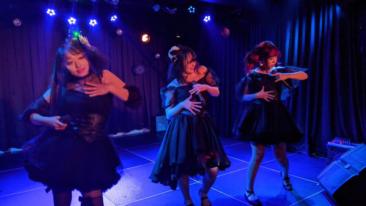 shunkan1971's tweet photo. 2020/01/27
浅草橋マンホール
百鬼乙女定期
#DropMaker ラストライブ
#ドロプメ 
#HonokA
#WACO
#YaE
お披露目からの色々ご縁があったドロプメさん。
たった5ヶ月という期間でその幕を下ろした。
その5ヶ月は苦しかった？楽しかった？
たぶん、またどっかで会えるような気がする… https://t.co/puNemuPyYG