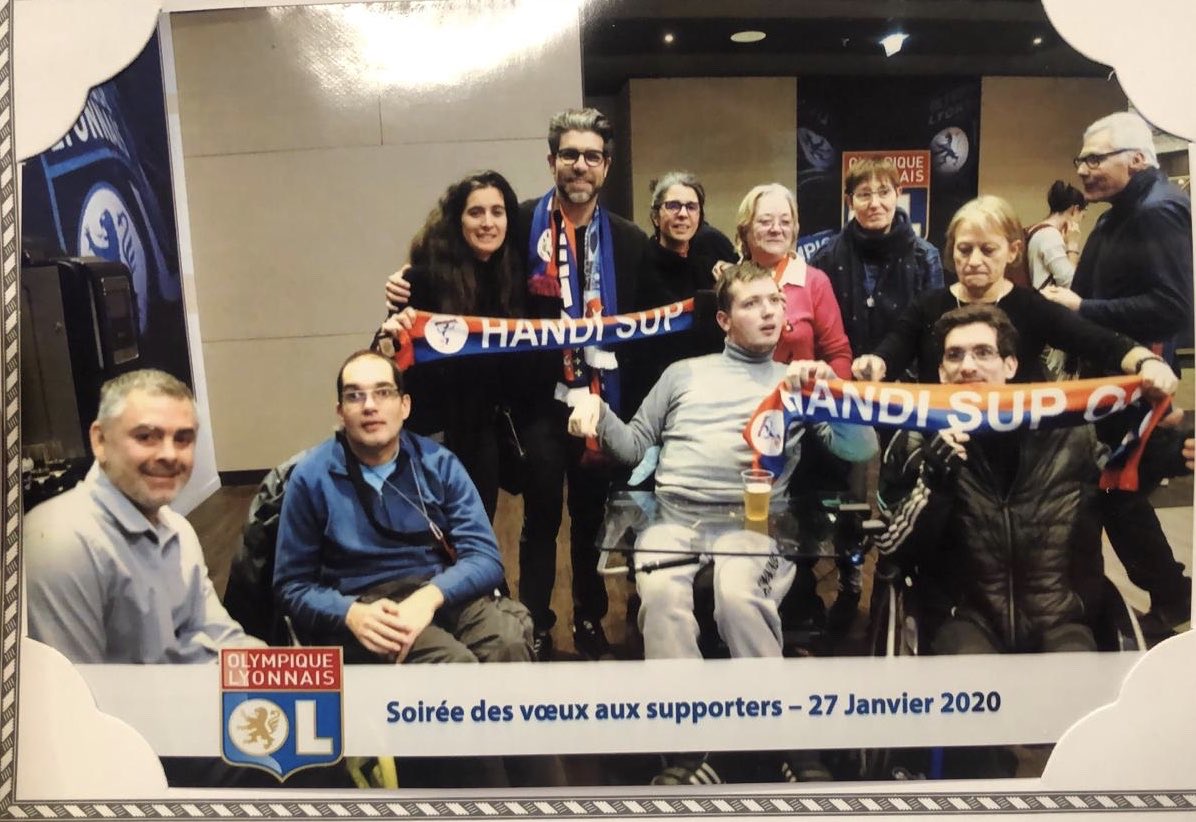 #voeuxOL2020 la #teamhandisupol avec <a href="/Juninhope08/">Juninho Pernambucano</a> 😍😍😍😍🔴🔵🦁 <a href="/OL/">Olympique Lyonnais</a> <a href="/GroupamaStadium/">Groupama Stadium</a> #teamOL